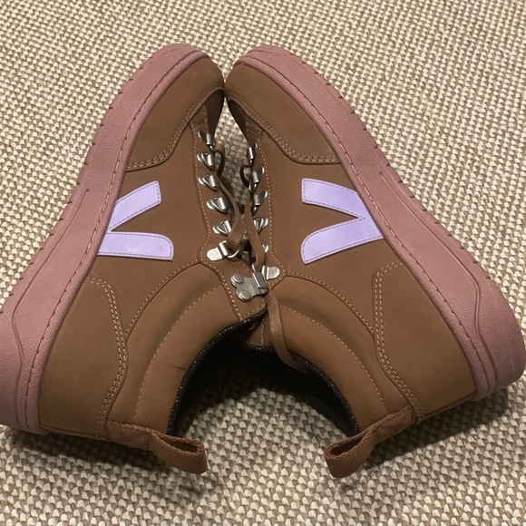 VEJA Gender Inclusive Roraima High Top Sneaker NWOT - Picture 6 of 14